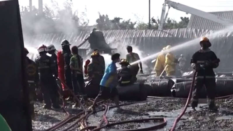 Mujer incendia un depósito de petróleo por el estrés que le causó su jefe