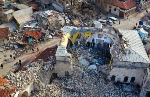 Nuevo temblor en Turquía derriba construcciones: 1 muerto y 69 heridos