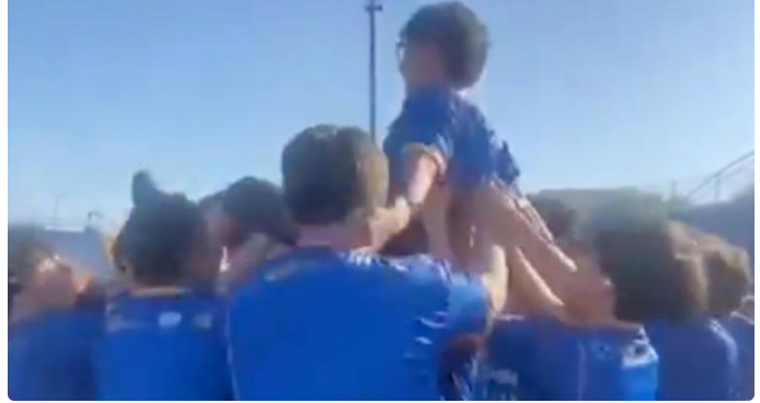 Nuevo León: Alumnos lanzan al aire a un joven y lo dejan caer