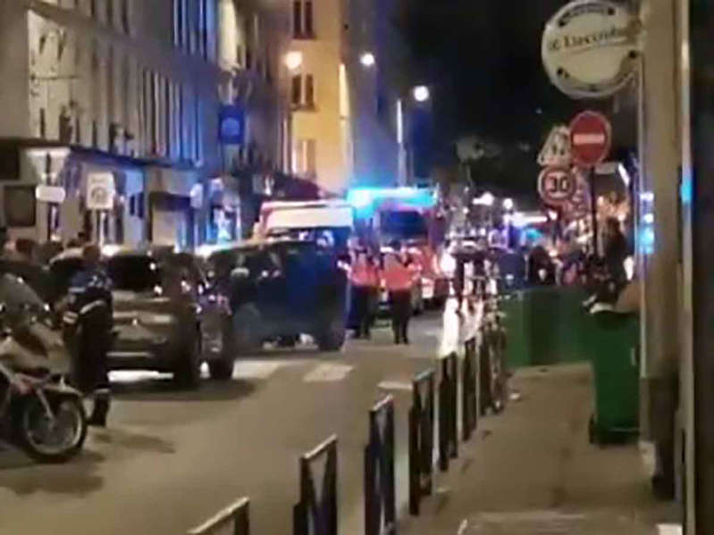 Auto fuera de control atropella a varias personas en París; hay varios heridos