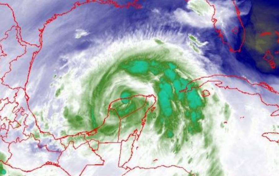 El ojo de la tormenta salió de Yucatán a las 7 a.m.: dejó sólo daños