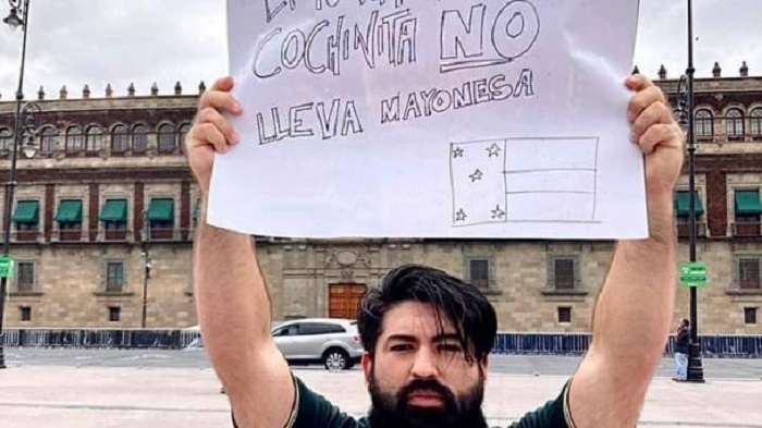 Protesta yucateca en Palacio Nacional: “Las tortas de cochinita no llevan mayonesa”