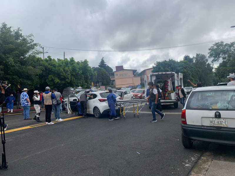 Vacunan a joven en Morelos, se desmaya y choca su auto; hay 6 heridos