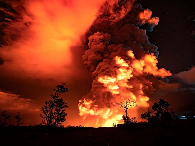VIDEO: Entra en erupción volcán de ‘Kilauea’ en Hawai