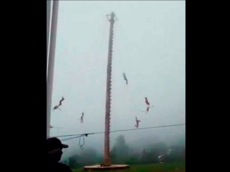 Volador de Papantla en Hidalgo cae a 20 metros de altura