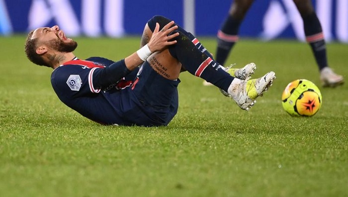 ¿Qué tan grave es la lesión de Neymar tras brutal entrada que sufrió?