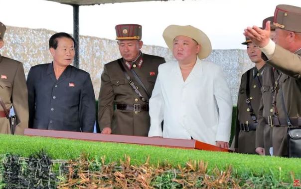 Kim Jong-un ordenó “mejorar la preparación para la guerra”