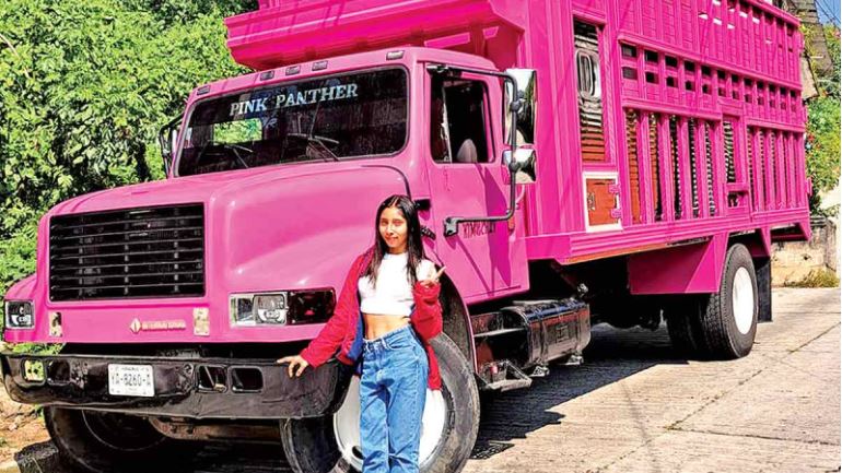 Padre regala tráiler rosa a su hija en Veracruz