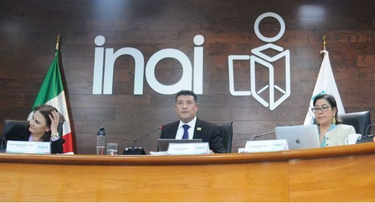 Organizaciones piden defender al INAI tras amenaza de AMLO de desaparecerlo