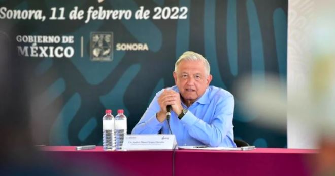 AMLO promueve programas sociales pese a veda por revocación de mandato