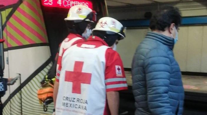 Metro CDMX destroza a un hombre que cayó a las vías