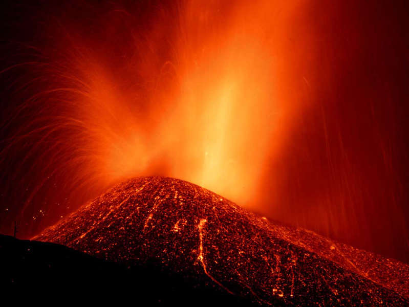 Volcán de La Palma entra en nueva fase de "explosión extrema"