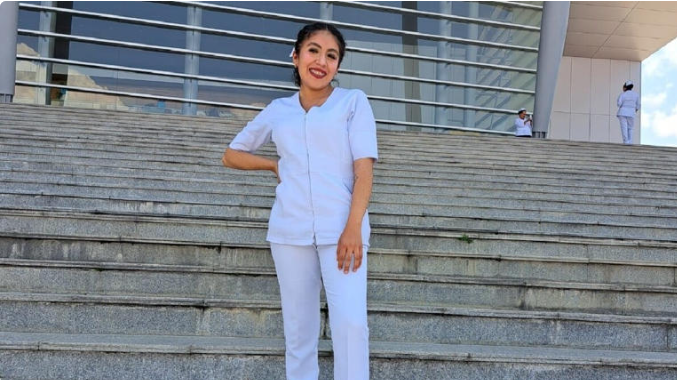 “La gente piensa que solo somos ayudantes del doctor”, Itzel, enfermera en Pachuca