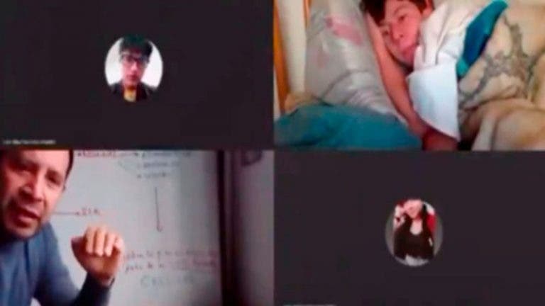 VIDEO: Estudiante es captado tomando clases acostado en su cama