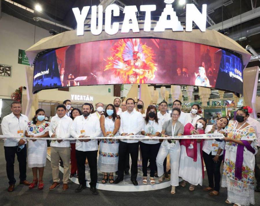 Vila Dosal inaugura el Pabellón Yucatán en el Tianguis Turístico 2022 en Guerrero