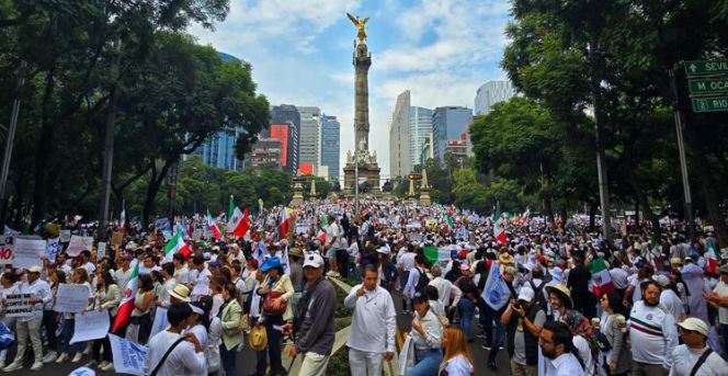 Defienden al PJF: Marchan del Ángel de la Independencia al Senado