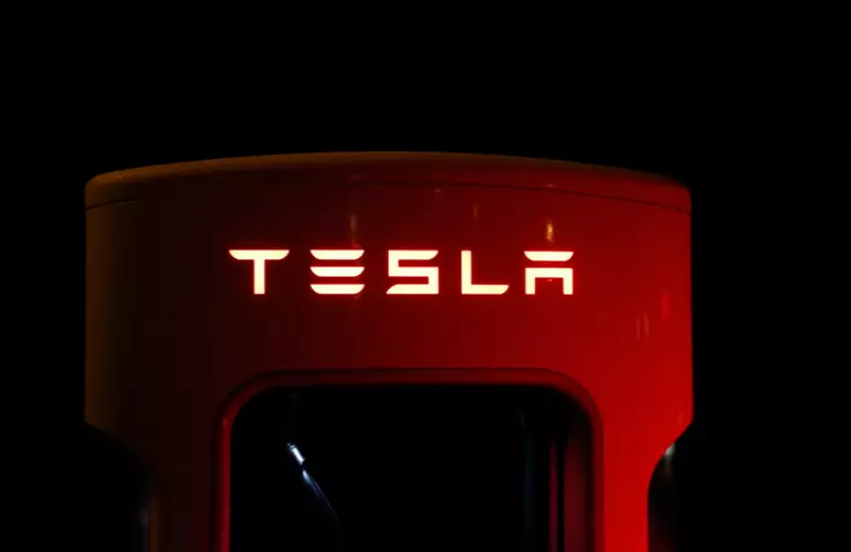 Usan piloto automático de Tesla para grabar video para adultos