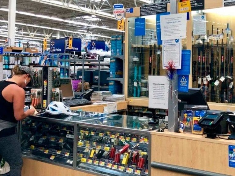 Reanuda Walmart venta de armas en tiendas de Estados Unidos