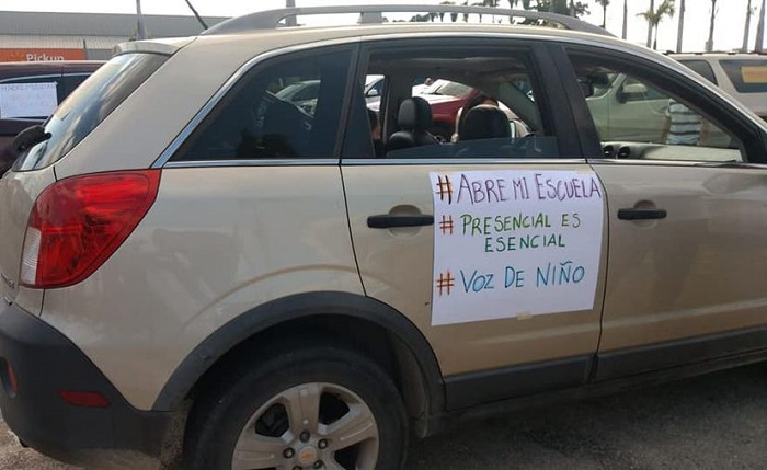 Mérida: Piden regreso a clases presenciales con caravana de autos