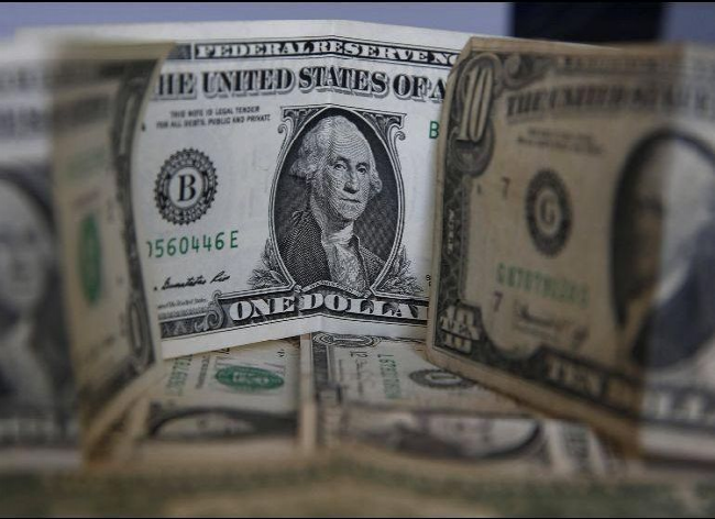 Dólar, a la venta en 19.51 pesos en bancos