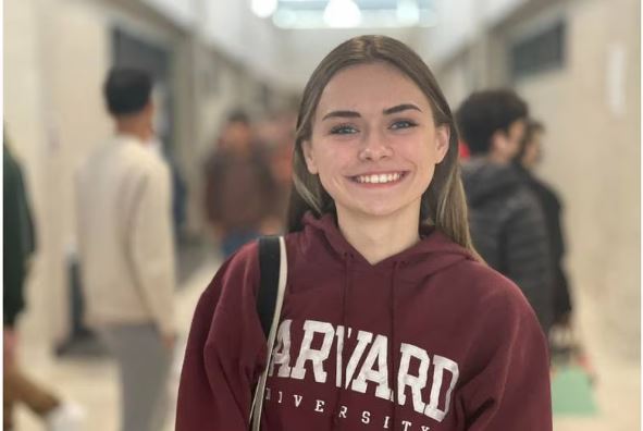 Joven que nació en prisión se convirtió en la mejor de su clase y ganó beca en Harvard