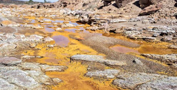 Incumplen remediar derrame de químicos en ríos Sonora