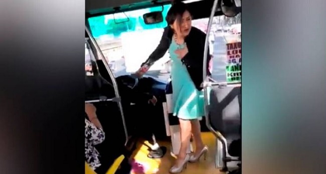 (VÍDEO) #LadyTacones: Joven expresó "es un cab... machista" el conductor