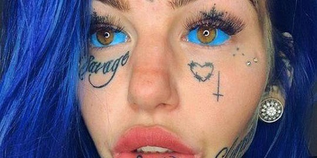 Influencer queda ciega por tatuarse los ojos de azul