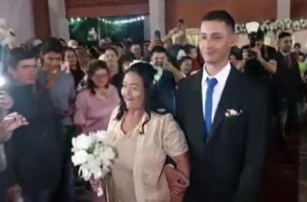 Pareja con 43 años de diferencia contrae matrimonio y causa furor en redes