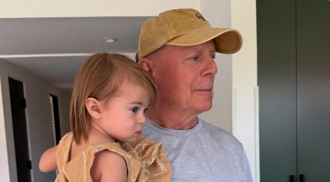 El gesto más conmovedor de Bruce Willis al ver a su nieta de 2 años