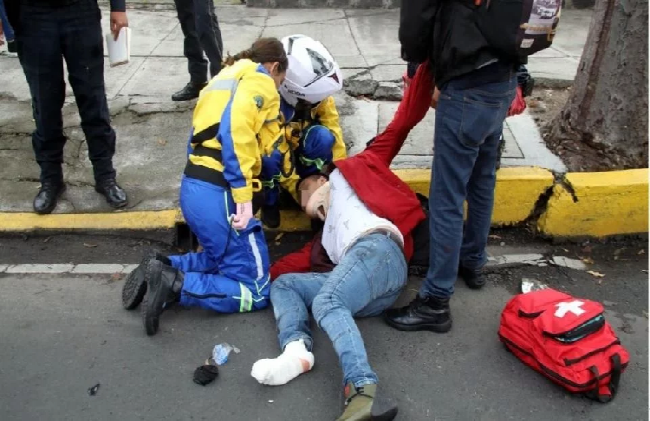 Derrapa motociclista y se lesiona en la Cuauhtémoc, CDMX