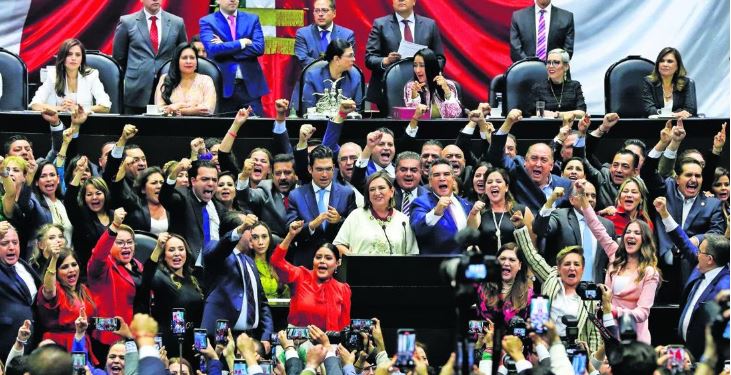 Eclipsa Xóchitl la entrega del Quinto Informe en el Congreso