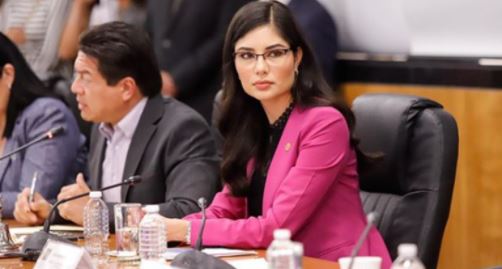 Geraldine Ponce sin blusa: polémica foto de diputada de Morena, amiga de AMLO