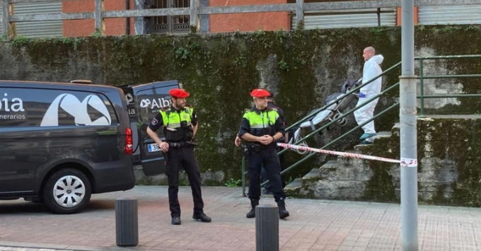 Hombre degolla a su hija de 13 años, lastima a su pareja y se quita la vida en España