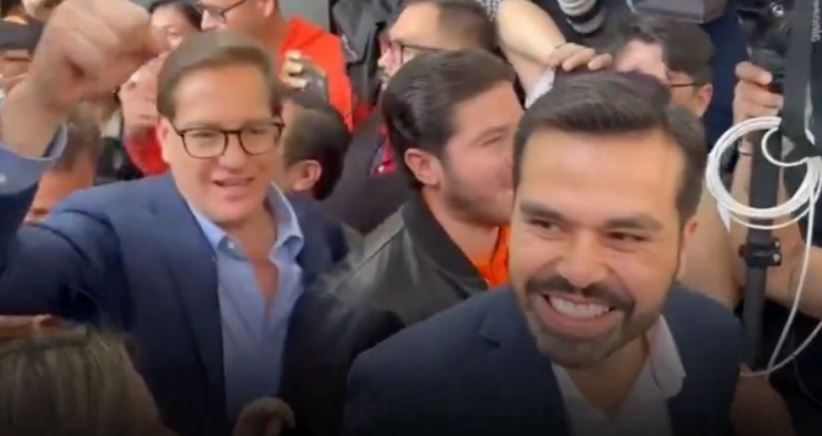 Jorge Álvarez Maynez se registra como precandidato de MC