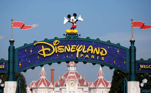 Disneyland París se convierte en centro de vacunación masiva