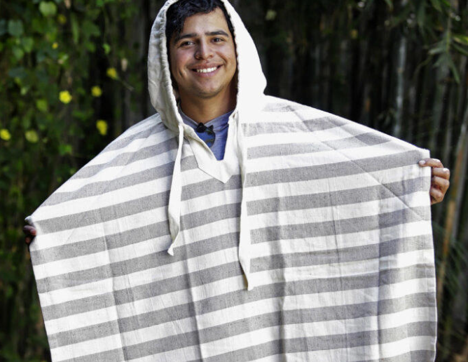 Dos hermanos emprendedores mexicanos fabrican ropa con desechos textiles