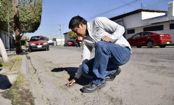 (VÍDEO) Estudiante de México inventó pavimento “antibaches” que se regenera con agua