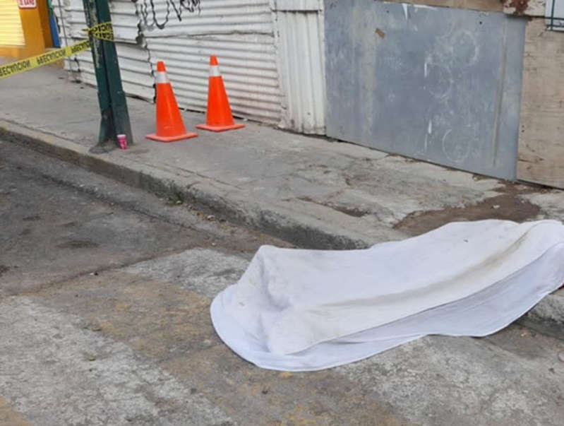 Un ave causa la caída y muerte de un trabajador en inmueble de la CDMX