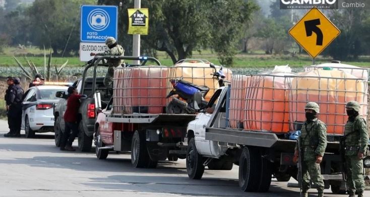 Así venden huachicol a plena luz del día en la México-Puebla