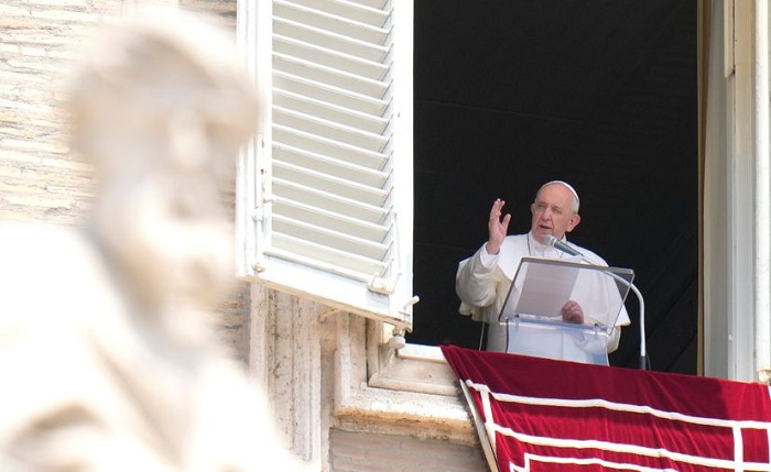 Vaticano: El papa Francisco "reaccionó bien" a cirugía intestinal