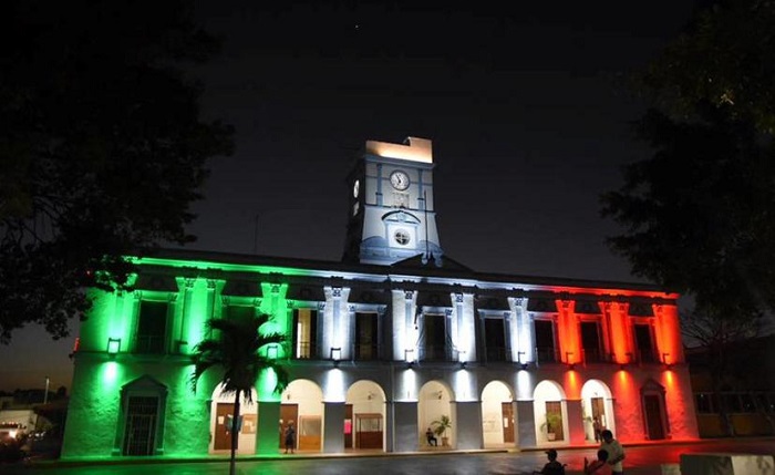Iluminan Palacio de Progreso con colores patrios
