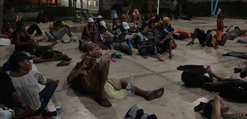 Falla intento del INM y la Guardia Nacional por frenar la caravana migrante