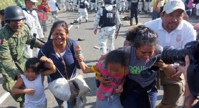 Guardia Nacional frena a golpes a migrantes en Chiapas