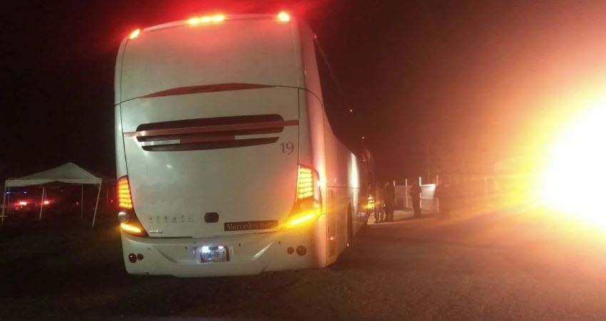 40 pasajeros que iban de compas McAllen a son asaltados en autopista a Torreón