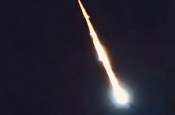 Captan en vídeo caída de meteorito en México