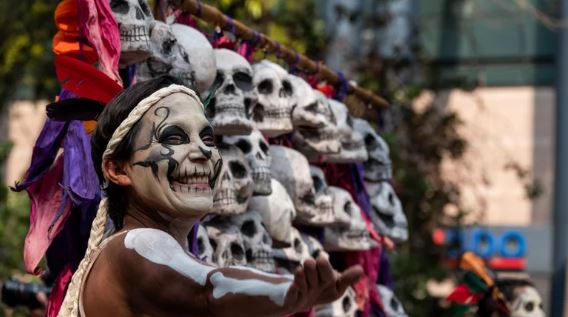 Mexicanos celebran a la muerte y estas son las 3 principales causas de defunciones
