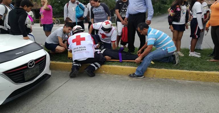 Atropellan a dos estudiantes en Jardines de Mérida