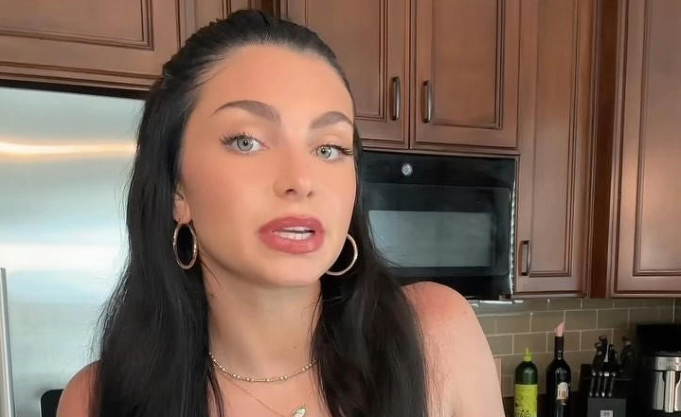Influencer de 19 años desafía al feminismo y dice ser feliz como ama de casa