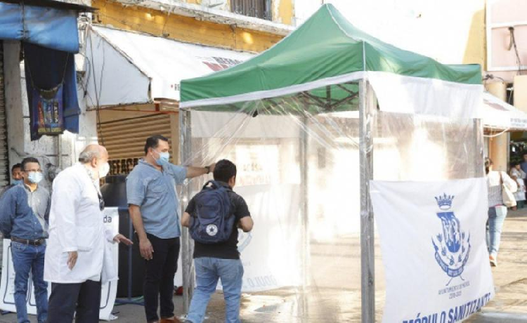 Instalan carpa sanitizante en Centro de Mérida